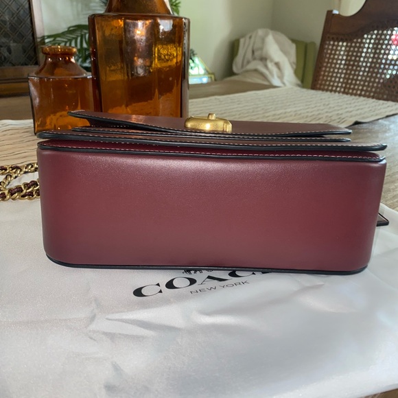 ✨Coach Madison Shoulder Bag ✨ - Picture 9 of 16